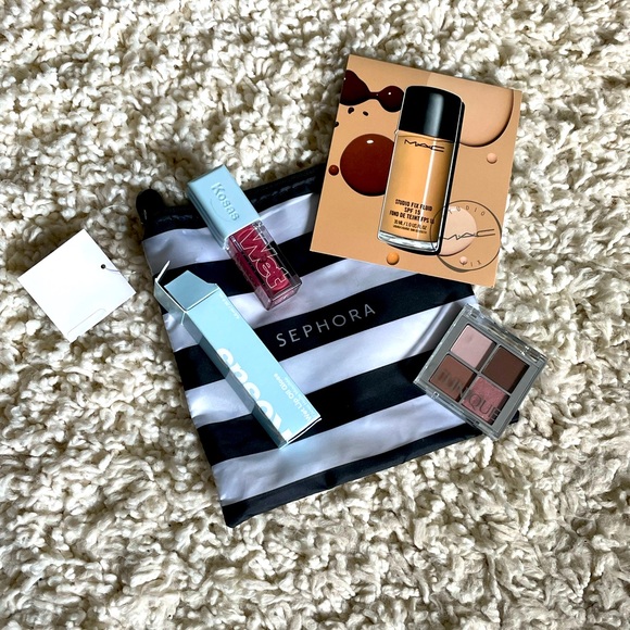 ⭐️3/$50! Sephora Bundle Kosas Wet Lip Oil Malibu, MAC, Clinique shadow quad bag - Picture 2 of 11